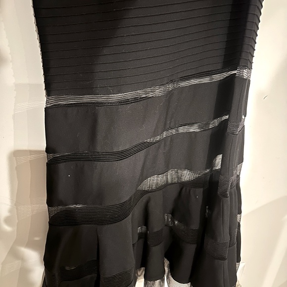 Stunning Tadashi Shoji one shoulder mermaid  evening gown XS - Picture 5 of 6